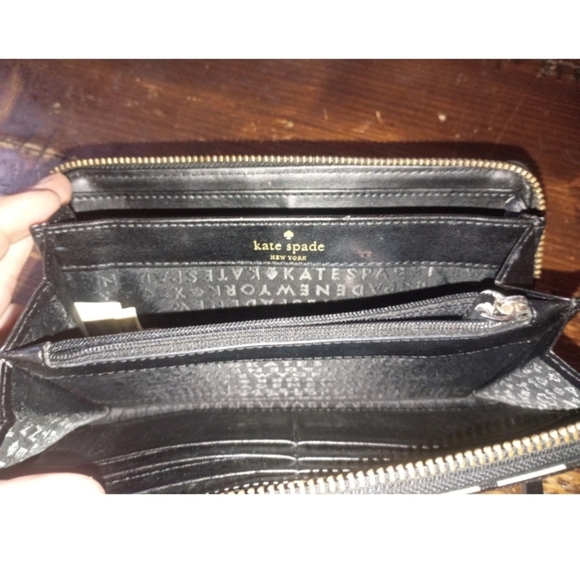 Kate Spade Stacy Laurel Print Black and Tan Checkered Trifold Zip Around Wallet - Picture 2 of 7